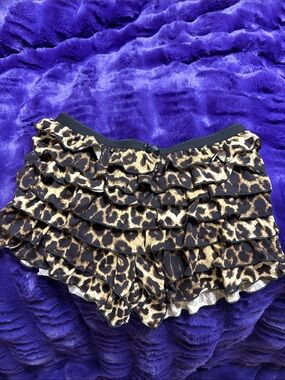 Ruffle Leopard Print Shorts . Size s